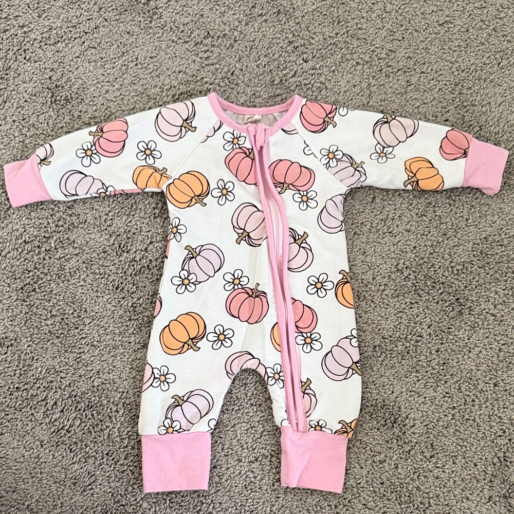 SHEIN Pink and Orange Pumpkin Print Kids Footie
